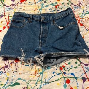 levi jean shorts. size W29.